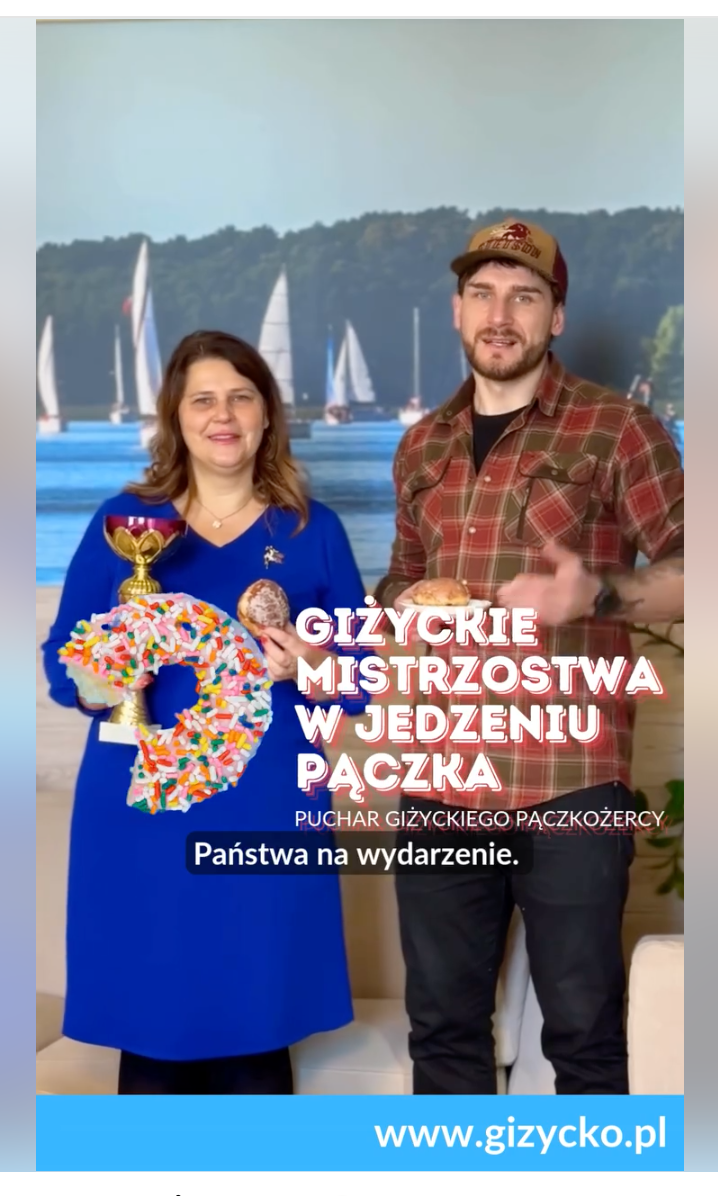 Burmistrz Giżycka Ewa Ostrowska i przedstawiciel kawiarni Pod Zachodzącym Słońcem